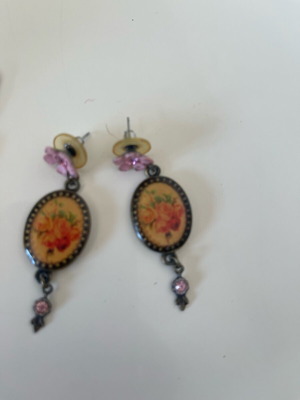 Earrings with flower design used