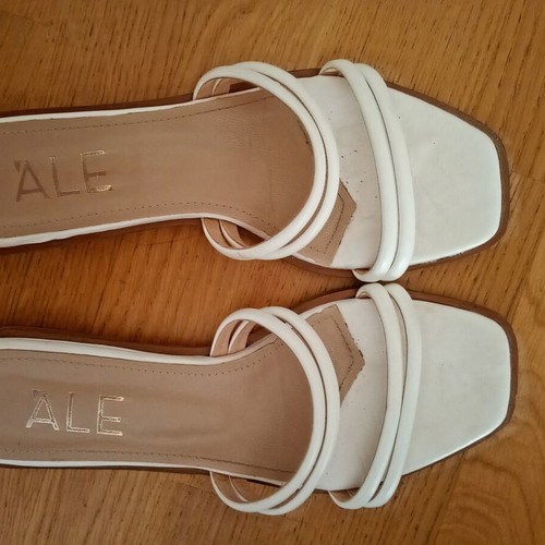 Ale women's flat sandals size 40, like new, white