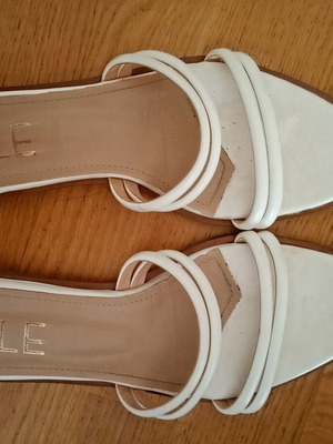 Ale women's flat sandals size 40, like new, white
