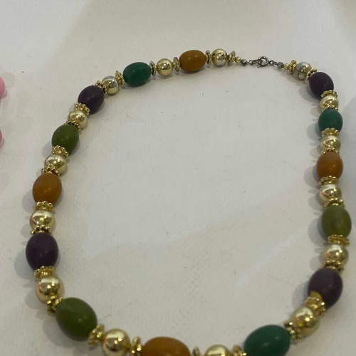 Vintage set of 2 women's necklaces and 1 bracelet used