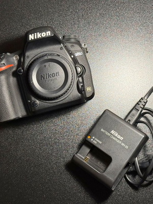 Nikon D750 употребяван фотоапарат с зарядно и батерия