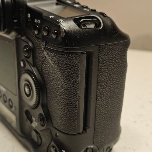Canon EOS 1D X DSLR camera used, full frame, 18.1 MP