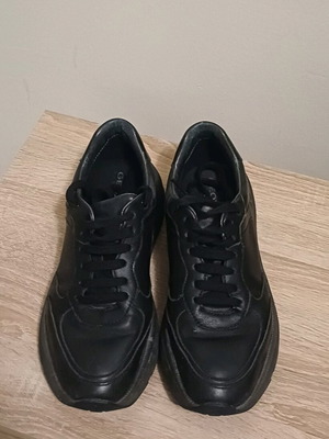 Кожени спортни обувки Geox номер 39 като нови, черни