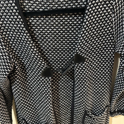 Cardigan used, black and white