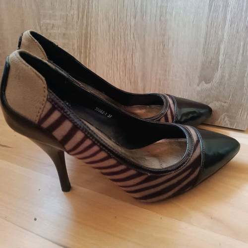 Pumps used size 37