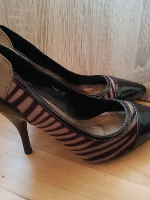Pumps used size 37