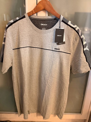 DKNY T-shirt grey L new with tag