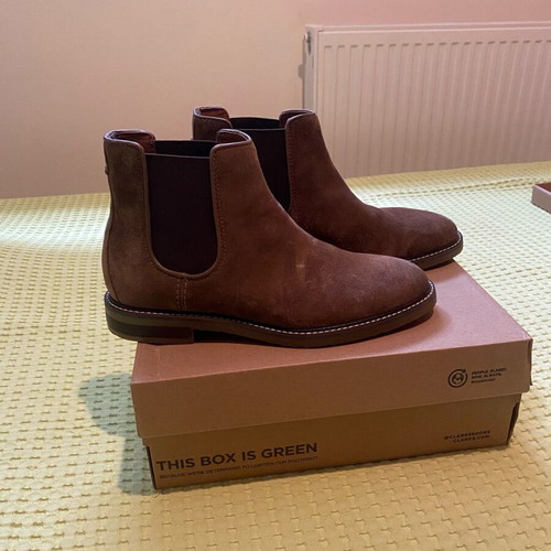 Clarks Jaxen Chelsea boots taupe suede new, size 41