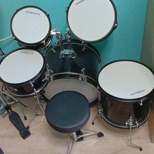 Granite 1047 Mini Drum Kit like new with chair