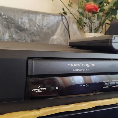 Sony SLV-E130 VHS Video Cassette Recorder (VCR)