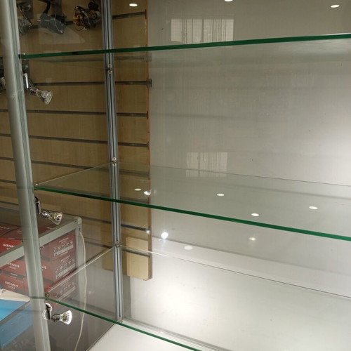 Commercial showcase like new with energy-saving LED lights