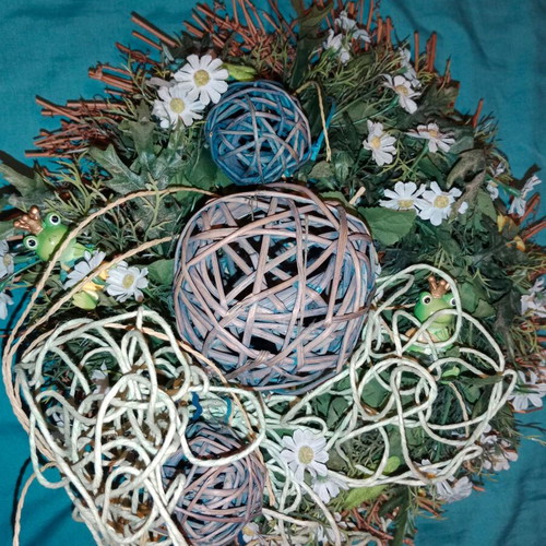Decorative wreath used for wall or table, diameter 30-35 cm