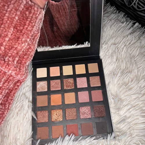 Lorac professional eyeshadow palette like new with 25 shades