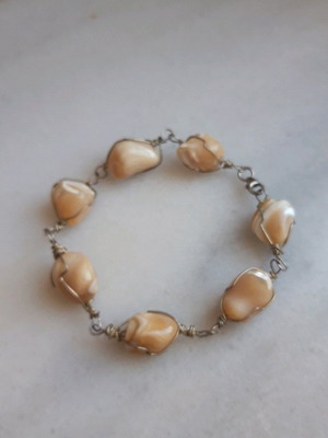 Bracelet with shells like new, handmade with silver clasp