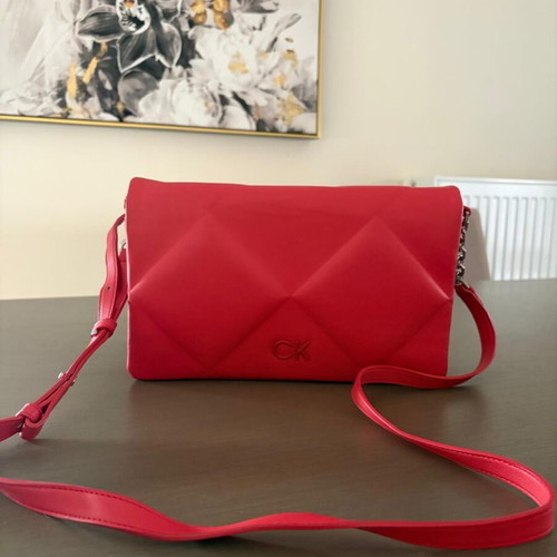 Calvin Klein Re-Lock Quilt Shoulder Bag red, like new