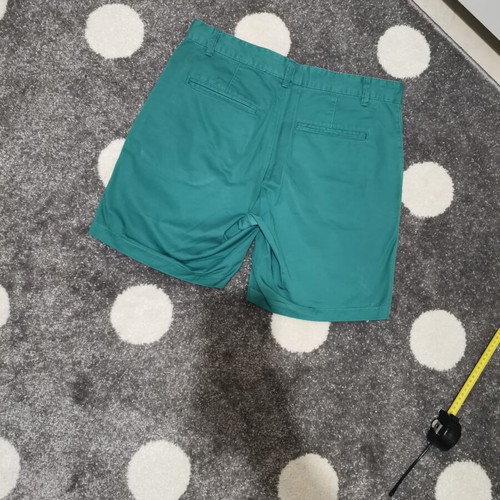 Benetton Bermuda shorts like new, size 50, green
