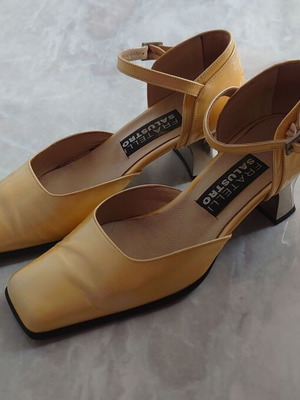 Leather shoes like new, closed patent-style sandals size 38