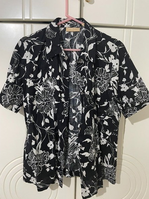 Kate Hill women's short-sleeve linen shirt like new, black and white floral