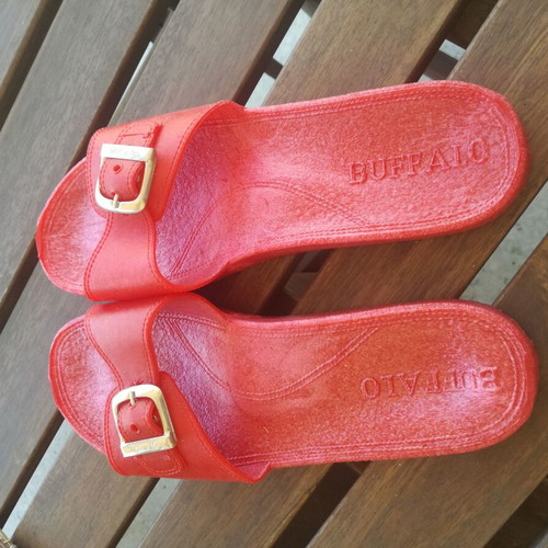 Buffalo women's slippers size 37 new, red plastic
