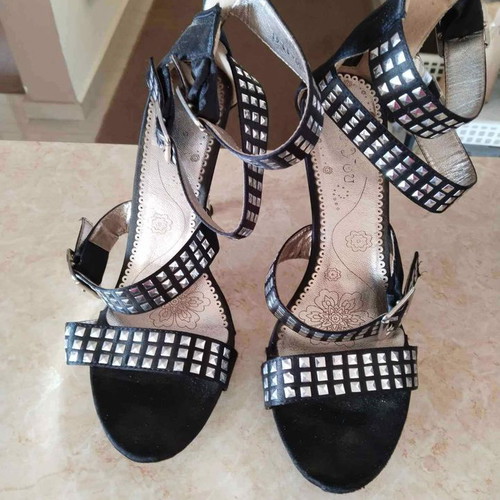 Fantastic sandals like new with silver details size 40