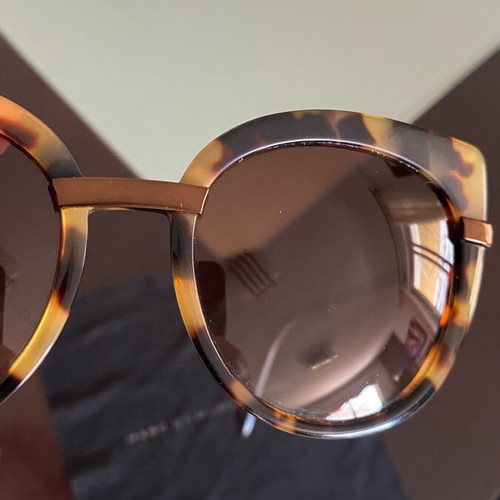 Marc by Marc Jacobs sunglasses like new, brown with bronze arms