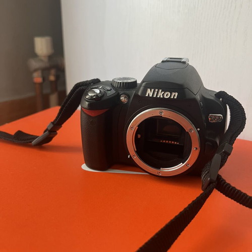 Nikon D60 camera kit used with 18-105mm VR lens, 2 batteries, cards, bag