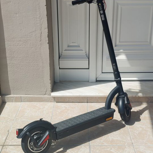 Sharp Electric Scooter Ks2 like new, 25km/h max speed, 40km range