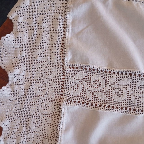 Handmade vintage table runner 60 years old, like new (122x40)