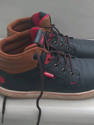 Μποτάκια Levi's νούμερο 39 ελαφρώς φορεμένα, χαμηλά