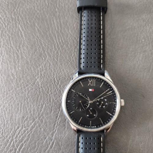 Tommy Hilfiger men's watch like new, black