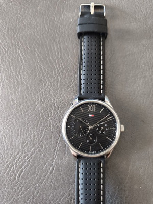 Tommy Hilfiger men's watch like new, black