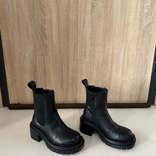 Alta Moda leather lug sole ankle boots new, size 37