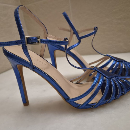 Ideal Shoes blue pointed toe sandals new, 12cm heel