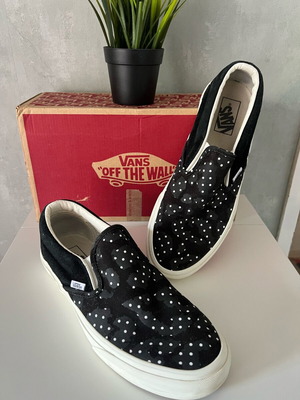 Vans αθλητικά παπούτσια slip on μέγεθος 42 μαύρα και λευκά πουά σαν καινούργια