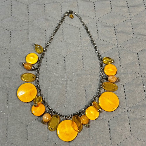 Necklace with yellow-mustard stones like new