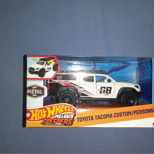 Hot Wheels Toyota Tacoma Custom new Pull-Back Speeders 1:43