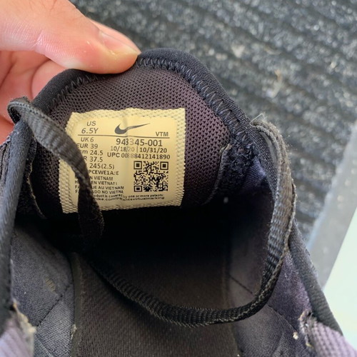 Nike Air Max 270 like new, black athletic shoes size 39