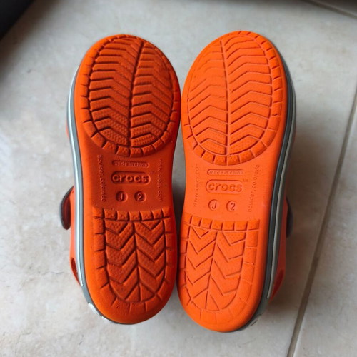 Crocs sandals size 33-34 (J2), orange