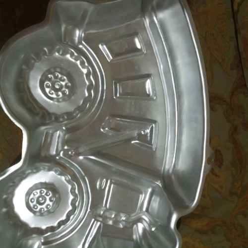 Children's car cake mold used with small mark