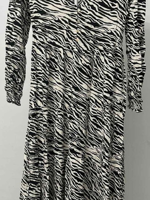 Stradivarius women's dress size S like new, black and white