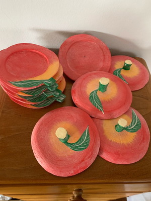 Wooden apple-shaped coasters and lids, like new, pack of 5+5