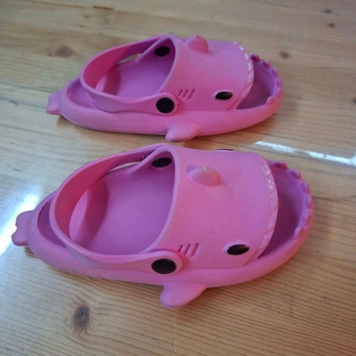 Trendyol pink children's slippers size 27 shark design like new