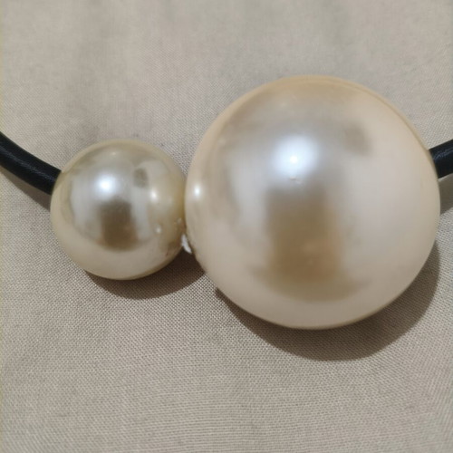 Choker necklace with two asymmetrical pearls used, black elastic band