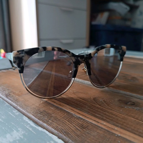 Uterque gray sunglasses like new with animal print and mirror lenses