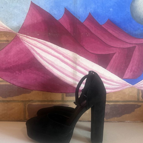 Voi&Noi black suede platform heels size 41 like new with chunky heel