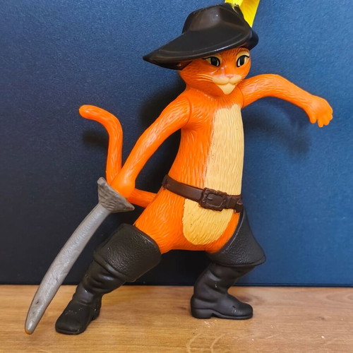 2011 Puss in Boots McDonald's figure