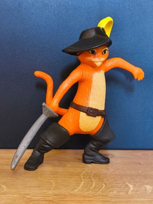 2011 Puss in Boots McDonald's figure