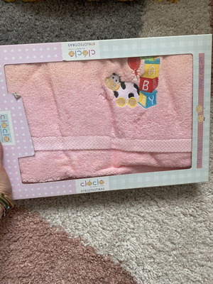 Children's towel set new, pink, large body and face towels