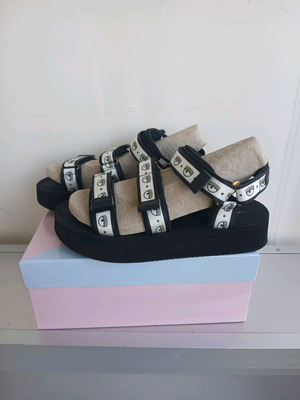Γυναικεία σανδάλια Chiara Ferragni size 41 σαν καινούργιο, μαύρο-άσπρο