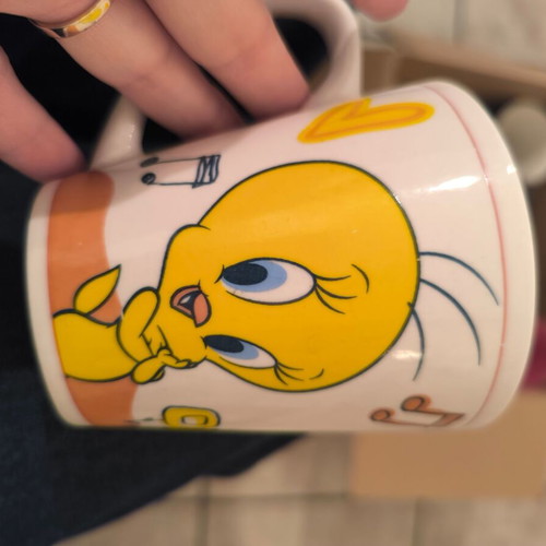 Tweety mug like new with design
